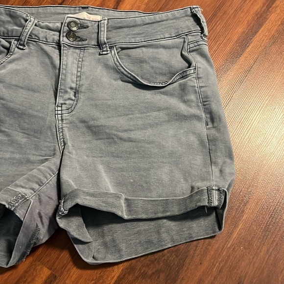 Greyish purple stretchy midi denim shorts juniors size 13/31W two buttons - Picture 2 of 8